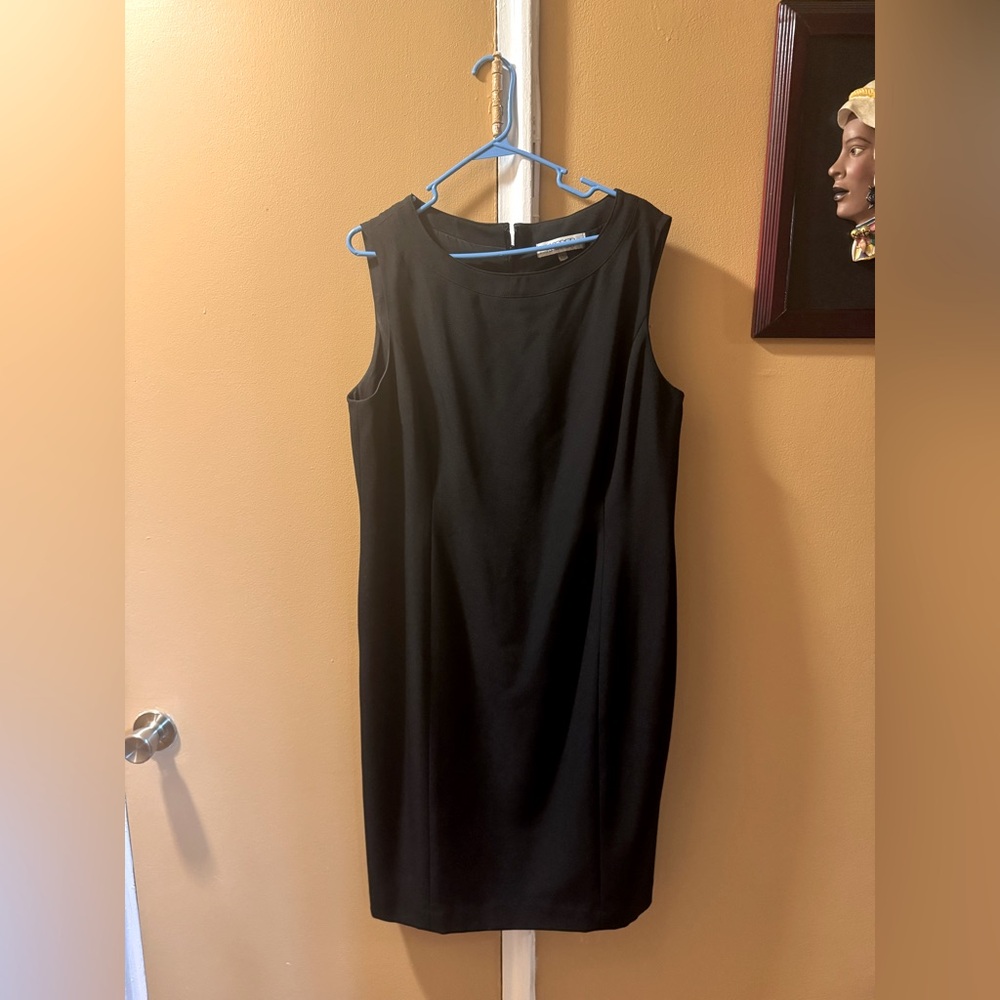 Sleeveless Black Sheath Dress